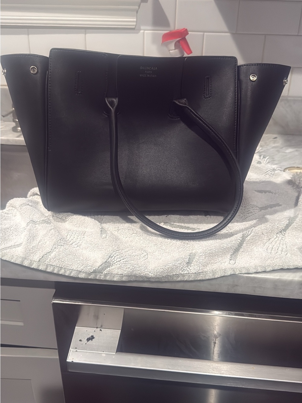 Classic Black Leather Star-Accent Tote Bag - Women's Shoulder Tote - Picture 7 of 7